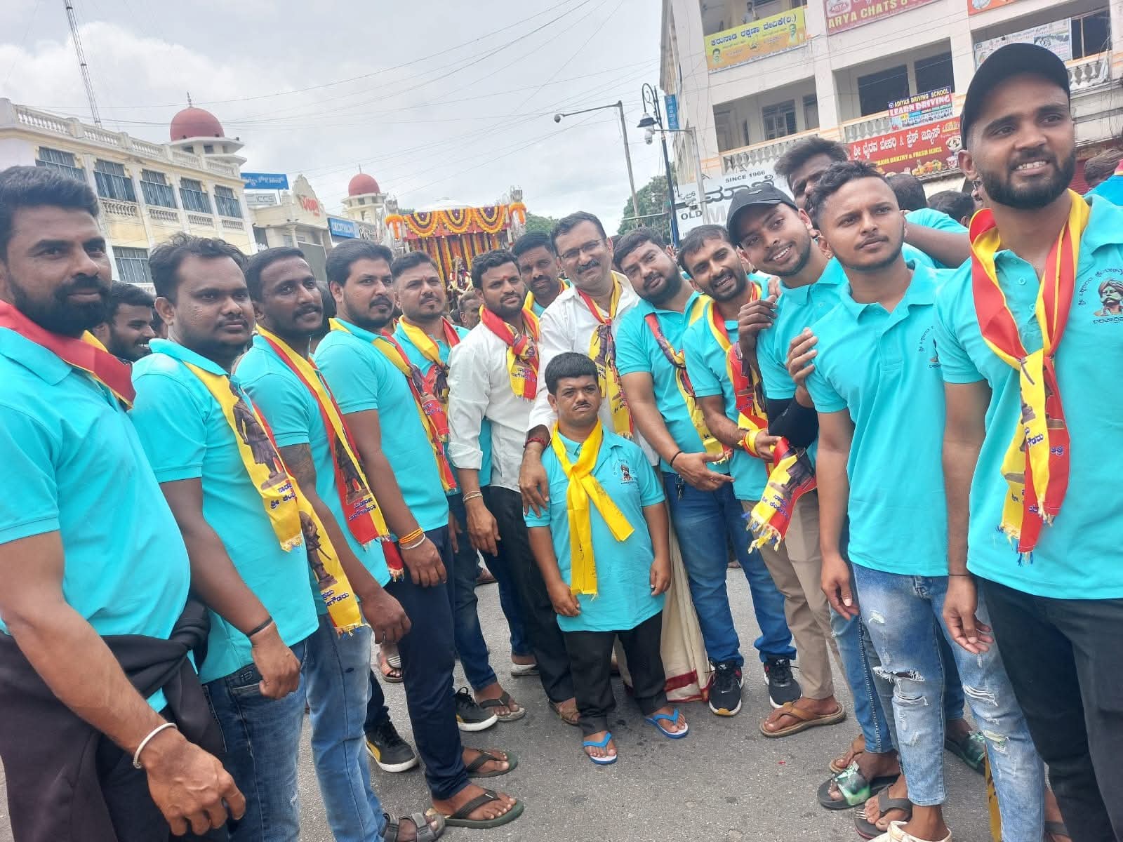 ಯುವ ಕಾರ್ಯಕರ್ತರ ಮೆರವಣಿಗೆ