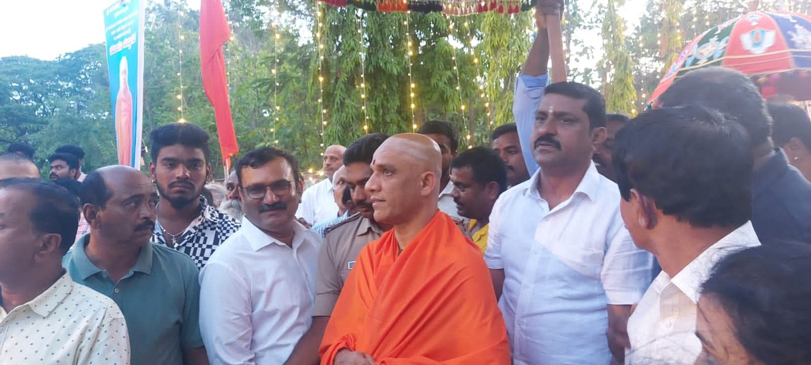 ಸ್ವಾಮೀಜಿ ಮೆರವಣಿಗೆ